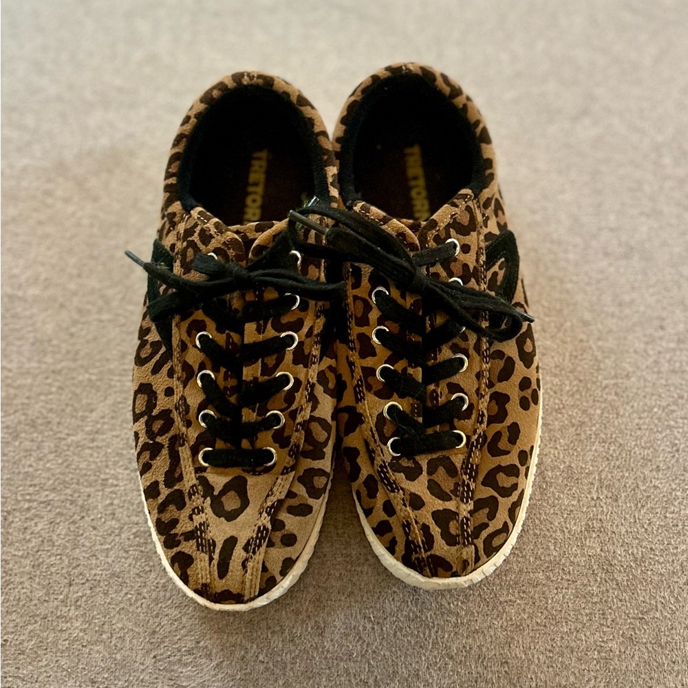 Tretorn leopard print tennis shoes sz 6.5 Excellent!!
